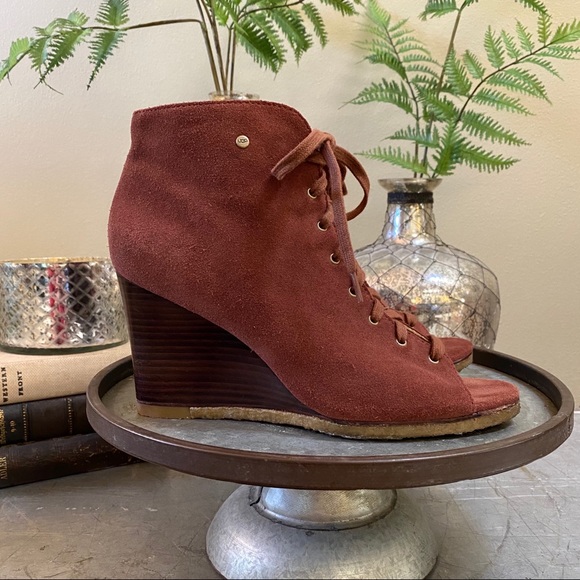 Ugg Elyse Open Toe Lace-Up Wedge Bootie - Picture 3 of 12